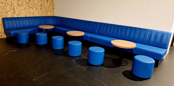 Piqûres verticales dossier banquette de restaurant